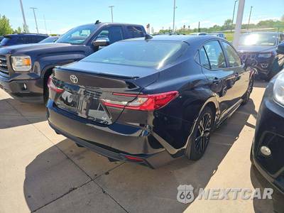 2025 Toyota Camry SE - zdjęcie 3 z 21 - miniatura