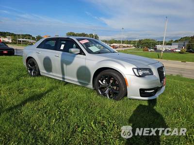 2023 Chrysler 300 300S - zdjęcie 4 z 19 - miniatura