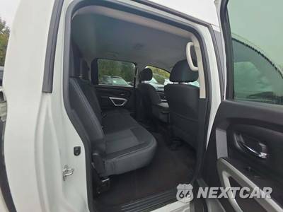 2018 Nissan TITAN SV Crew Cab Short Bed - zdjęcie 16 z 22 - miniatura