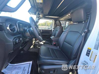 2025 Jeep Wrangler 4 Door Sahara - zdjęcie 3 z 17 - miniatura