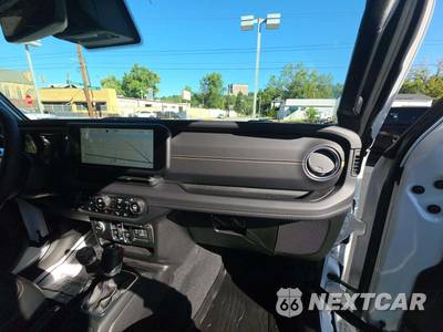 2025 Jeep Wrangler 4 Door Sahara - zdjęcie 16 z 17 - miniatura