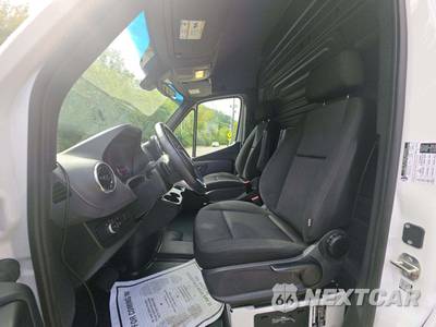 2025 Mercedes-Benz Sprinter 2500 Cargo Van Standard Roof 144.0" WB - zdjęcie 6 z 18 - miniatura