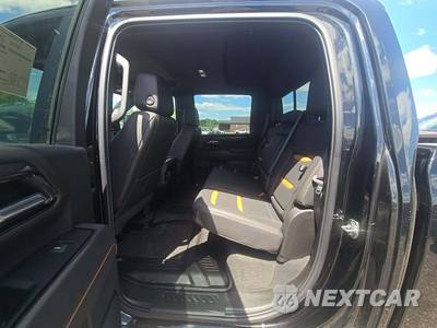 2026 GMC Sierra 2500HD AT4 Crew Cab Medium Bed - zdjęcie 13 z 20 - miniatura