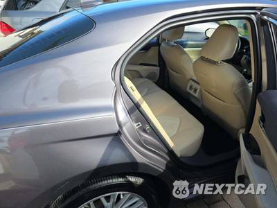 2018 Toyota Camry XLE - zdjęcie 16 z 33 - miniatura