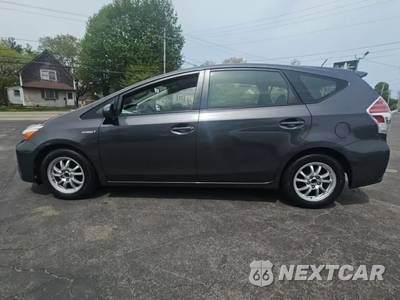 2017 Toyota Prius v Three - zdjęcie 3 z 35 - miniatura