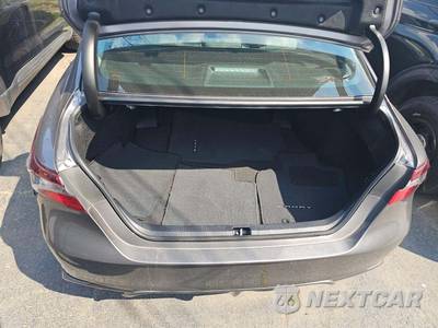 2023 Toyota Camry Hybrid SE - zdjęcie 14 z 28 - miniatura