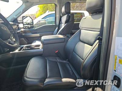 2025 Ford Super Duty F-250 LARIAT Crew Cab Medium Bed - zdjęcie 6 z 21 - miniatura