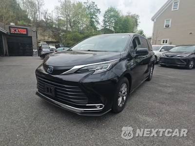 2022 Toyota Sienna XLE 7-Passenger 120.5" WB