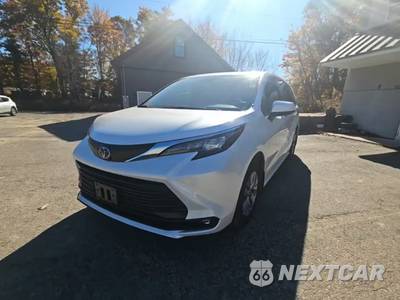 2025 Toyota Sienna XLE 7-Passenger 120.5" WB