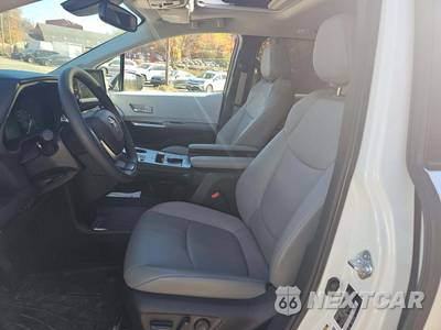 2025 Toyota Sienna XLE 7-Passenger 120.5" WB - zdjęcie 3 z 21 - miniatura