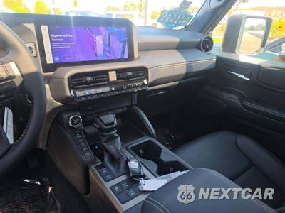 2025 Toyota Land Cruiser - zdjęcie 10 z 21 - miniatura