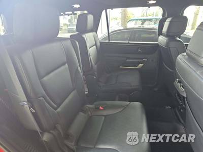 2026 Toyota Sequoia Platinum - zdjęcie 17 z 23 - miniatura