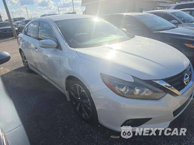 2018 Nissan Altima 2.5 SR - zdjęcie 4 z 22 - miniatura
