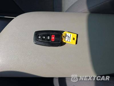 2018 Toyota Camry LE - zdjęcie 5 z 27 - miniatura