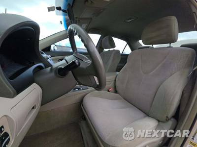 2010 Toyota Camry LE - zdjęcie 3 z 31 - miniatura
