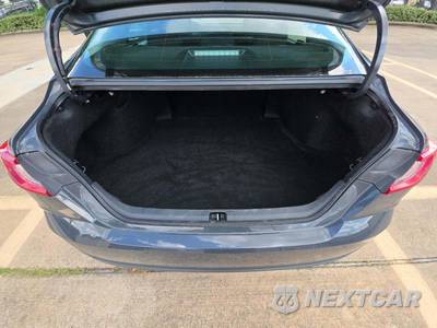 2026 Toyota Camry LE - zdjęcie 11 z 18 - miniatura