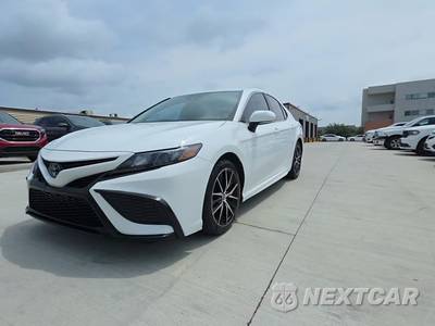 2022 Toyota Camry SE - zdjęcie 1 z 36 - miniatura