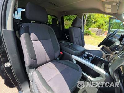 2021 Nissan TITAN SV Crew Cab Short Bed - zdjęcie 15 z 23 - miniatura