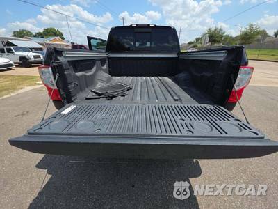 2021 Nissan TITAN SV Crew Cab Short Bed - zdjęcie 11 z 23 - miniatura