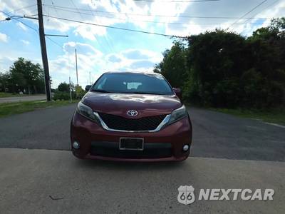 2015 Toyota Sienna SE 8-Passenger 119.3" WB
