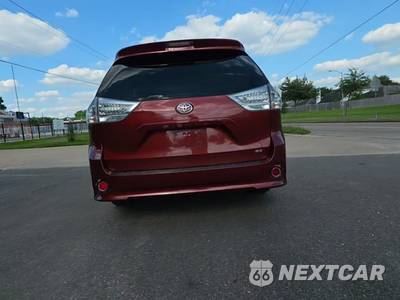 2015 Toyota Sienna SE 8-Passenger 119.3" WB - zdjęcie 3 z 36 - miniatura