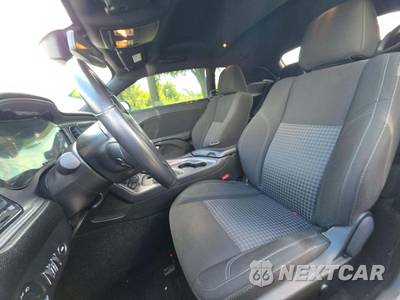 2023 Dodge Challenger SXT - zdjęcie 6 z 25 - miniatura
