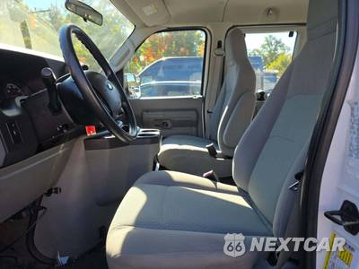 2010 Ford Super Duty E-350 Wagon XLT 138.0" WB - zdjęcie 6 z 30 - miniatura