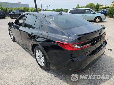 2025 Toyota Camry LE - zdjęcie 2 z 21 - miniatura
