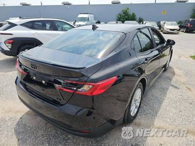 2025 Toyota Camry LE - zdjęcie 3 z 21 - miniatura