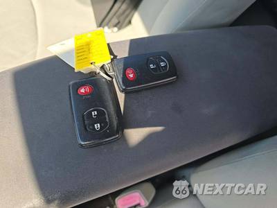 2011 Toyota Prius Two - zdjęcie 8 z 39 - miniatura