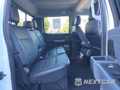 2024 Ford Super Duty F-250 Lariat Crew Cab Medium Bed - zdjęcie 15 z 20 - miniatura