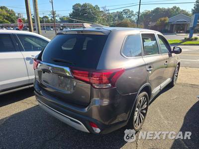2020 Mitsubishi Outlander SE - zdjęcie 3 z 26 - miniatura