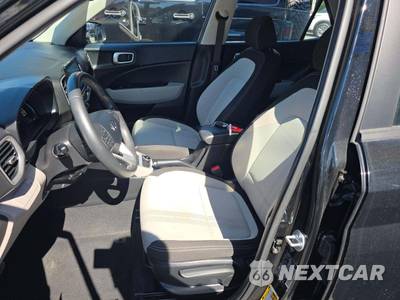 2025 Hyundai Venue SEL - zdjęcie 6 z 22 - miniatura