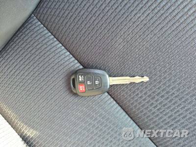 2016 Toyota Camry SE - zdjęcie 8 z 26 - miniatura