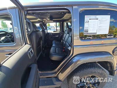 2021 Jeep Wrangler Unlimited Sahara Altitude Edition - zdjęcie 10 z 19 - miniatura
