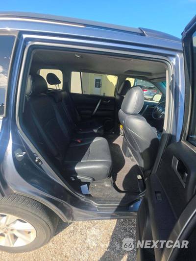 2013 Toyota Highlander SE - zdjęcie 17 z 24 - miniatura