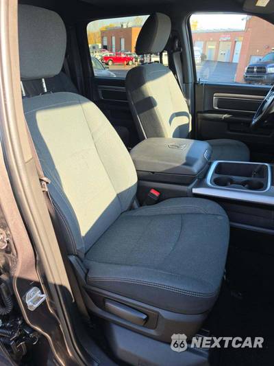 2024 Ram 1500 Classic Warlock Crew Cab Short Bed - zdjęcie 15 z 19 - miniatura
