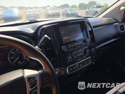 2022 Nissan TITAN SV Crew Cab Short Bed - zdjęcie 10 z 26 - miniatura