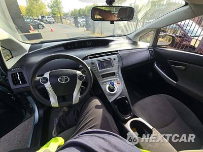 2014 Toyota Prius Plug-In Hybrid - zdjęcie 7 z 21 - miniatura