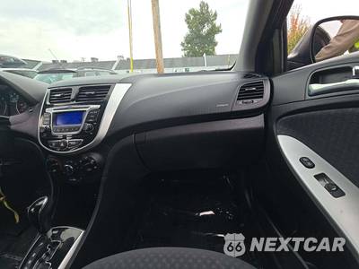 2014 Hyundai Accent SE Hatchback - zdjęcie 19 z 28 - miniatura