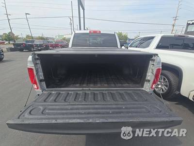 2017 Ram 1500 Laramie Crew Cab Short Bed - zdjęcie 11 z 19 - miniatura