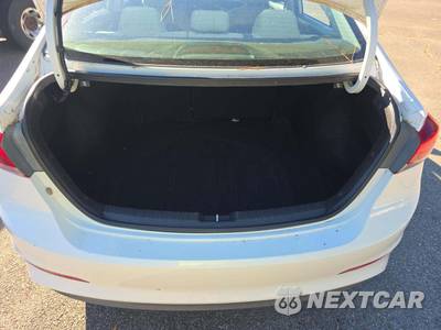 2017 Hyundai Elantra SE Sedan - zdjęcie 14 z 50 - miniatura