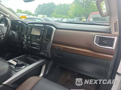 2016 Nissan TITAN XD Platinum Reserve Crew Cab Medium Bed - zdjęcie 19 z 24 - miniatura