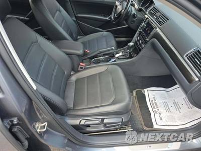 2019 Volkswagen Passat SE R-Line - zdjęcie 18 z 34 - miniatura