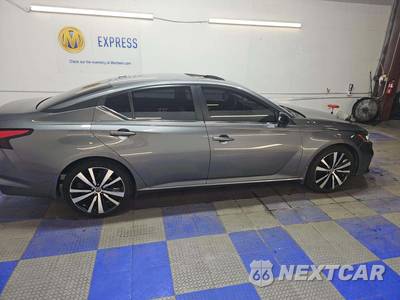 2021 Nissan Altima SR - zdjęcie 4 z 30 - miniatura