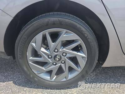2024 Hyundai Elantra SEL - zdjęcie 30 z 34 - miniatura