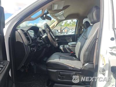 2019 Ram 3500 Cab Chassis Tradesman Crew Cab DRW - zdjęcie 6 z 29 - miniatura