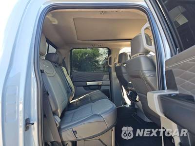2025 Ford Super Duty F-450 Platinum Crew Cab Long Bed DRW - zdjęcie 16 z 23 - miniatura