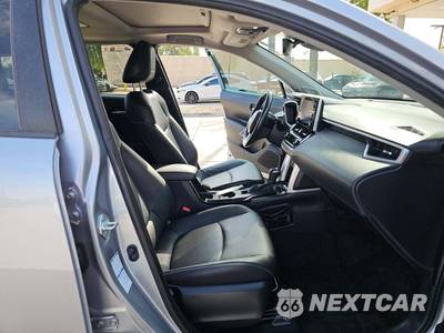 2022 Toyota Corolla Cross XLE - zdjęcie 18 z 24 - miniatura
