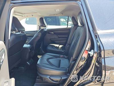 2020 Toyota Highlander XLE - zdjęcie 13 z 25 - miniatura